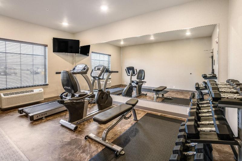 Cobblestone Hotel & Suites - Newport image 7