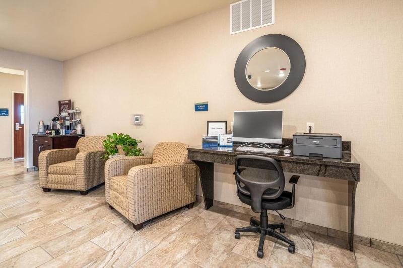 Cobblestone Hotel & Suites - Newport image