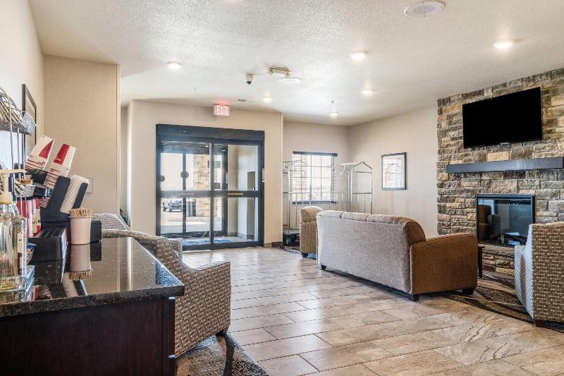 Cobblestone Hotel & Suites - Newport image