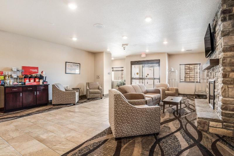 Cobblestone Hotel & Suites - Newport image