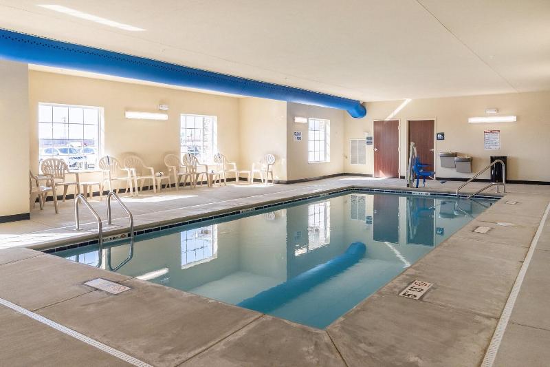Cobblestone Hotel & Suites - Newport image
