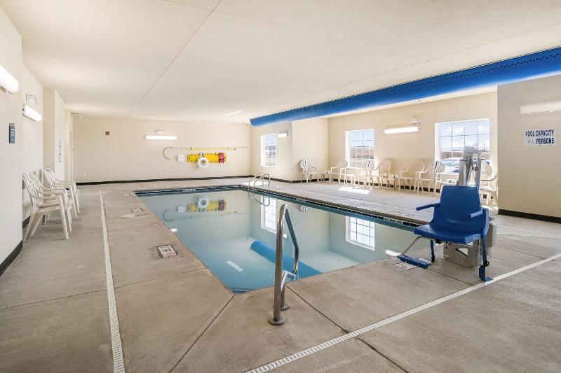 Cobblestone Hotel & Suites - Newport image