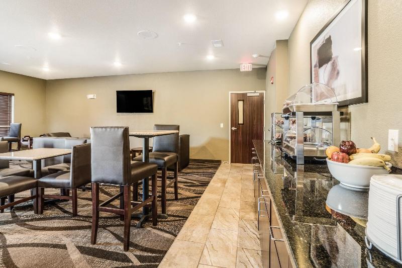 Cobblestone Hotel & Suites - Newport image 3