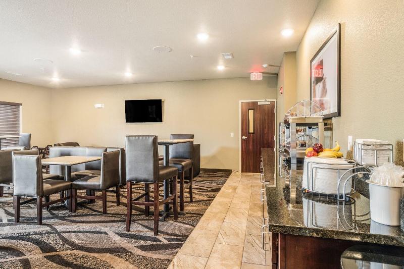 Cobblestone Hotel & Suites - Newport image 4