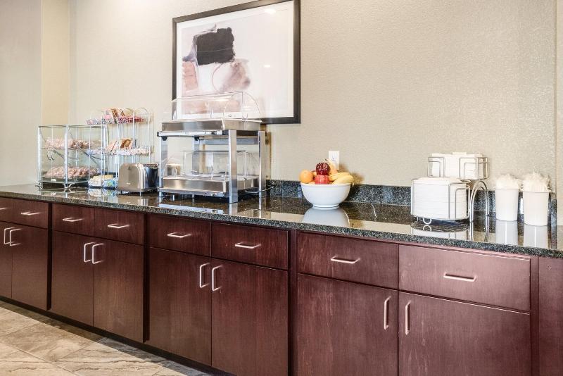 Cobblestone Hotel & Suites - Newport image