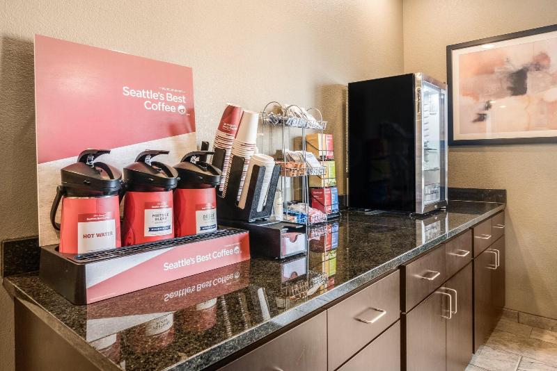 Cobblestone Hotel & Suites - Newport image