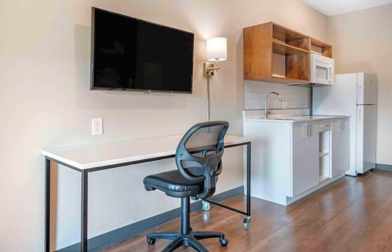 Extended Stay America Premier Suites Tampa Fairgro image