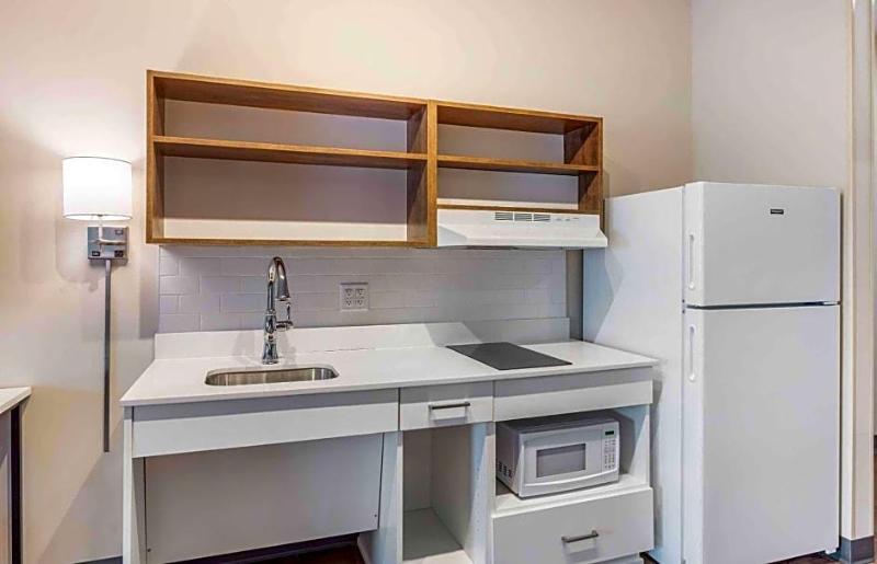 Extended Stay America Premier Suites Tampa Fairgro image