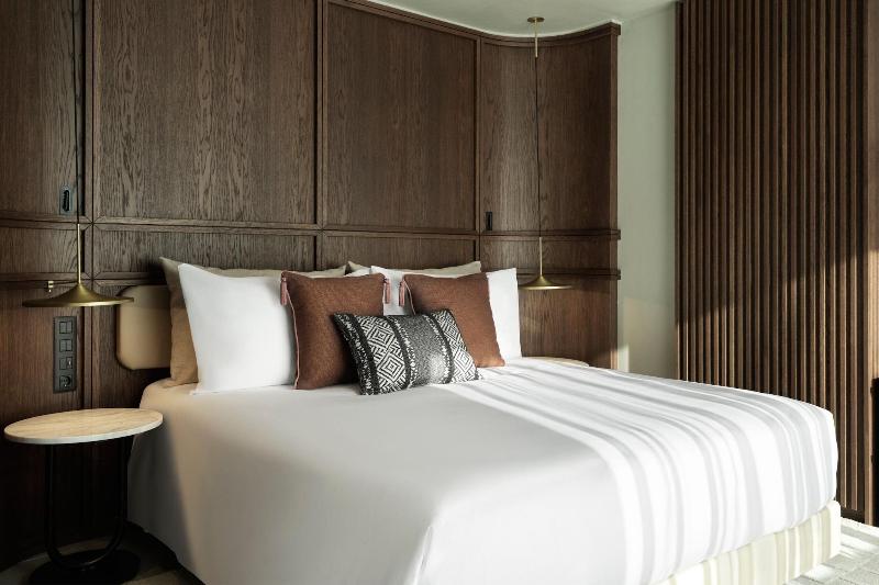 Monasty, Thessaloniki, Autograph Collection