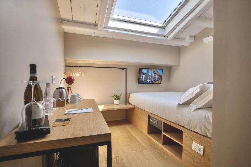 Archã¨ Design Rooms And Suites image