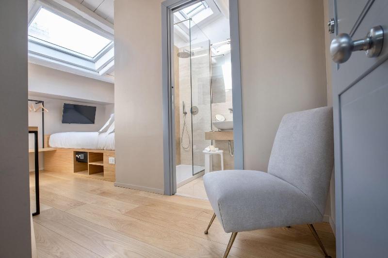 Archã¨ Design Rooms And Suites image