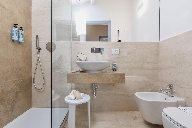 Archã¨ Design Rooms And Suites image