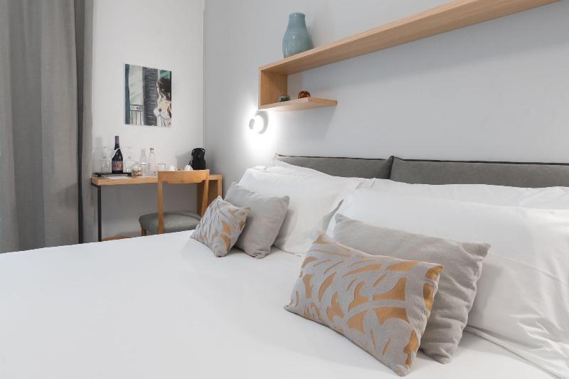 Archã¨ Design Rooms And Suites image