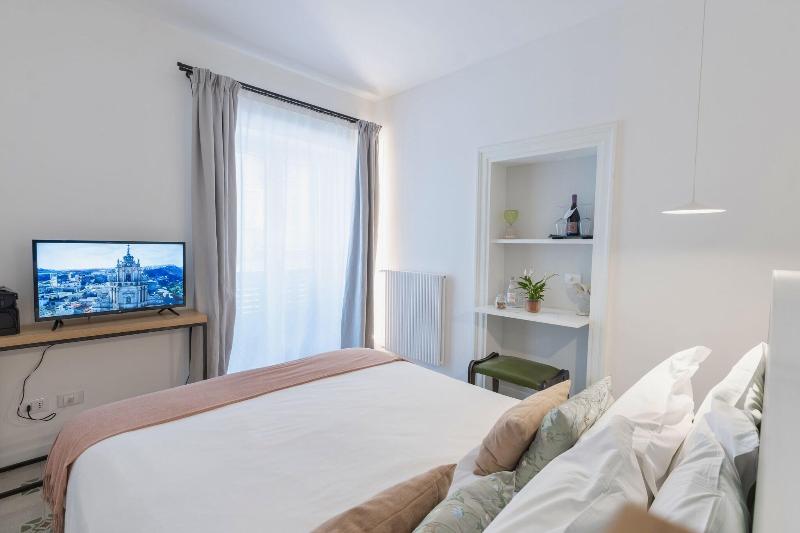 Archã¨ Design Rooms And Suites image