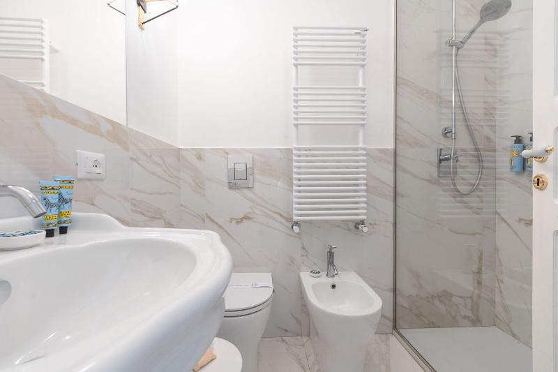 Archã¨ Design Rooms And Suites image