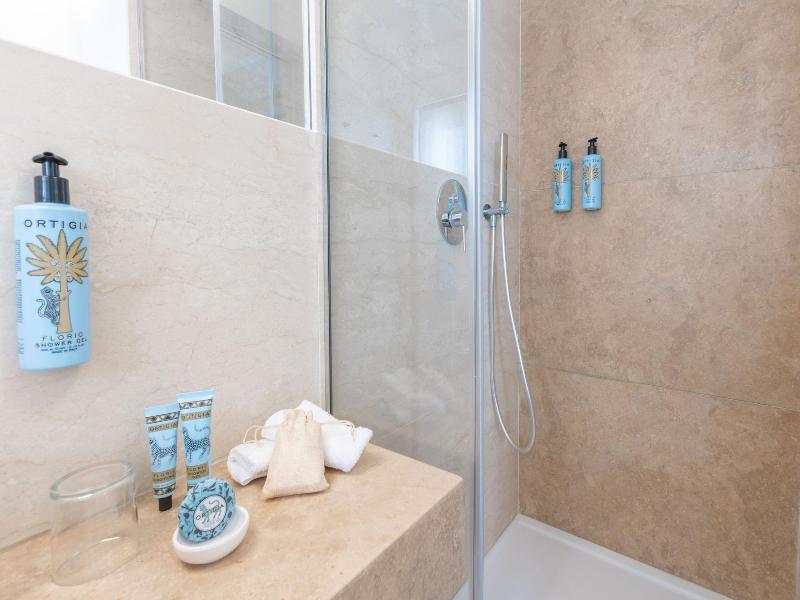 Archã¨ Design Rooms And Suites image