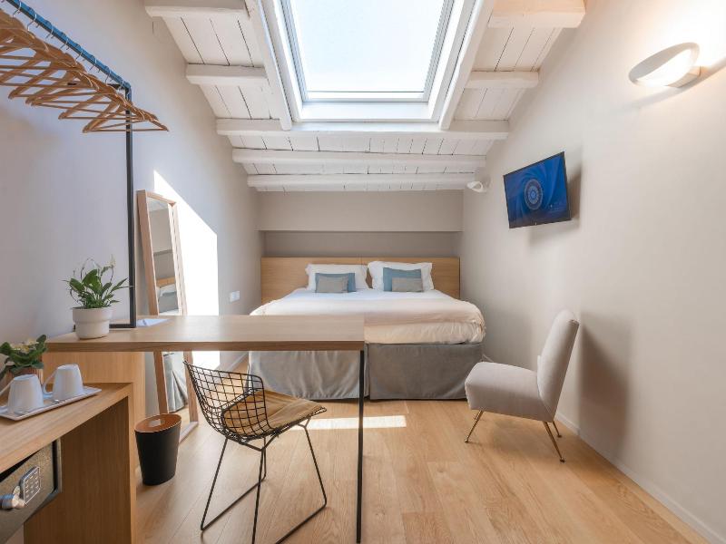 Archã¨ Design Rooms And Suites image