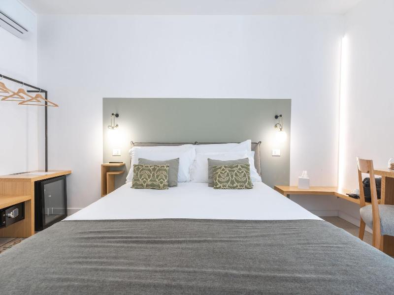 Archã¨ Design Rooms And Suites image