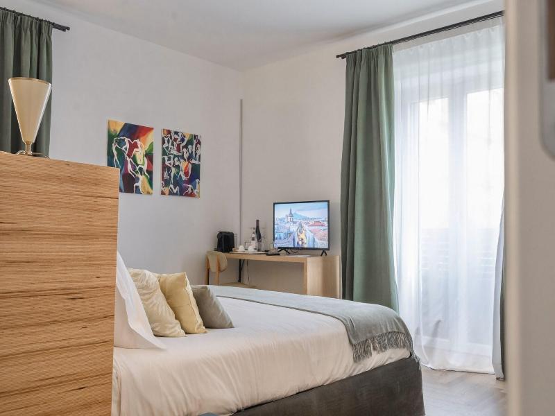 Archã¨ Design Rooms And Suites image