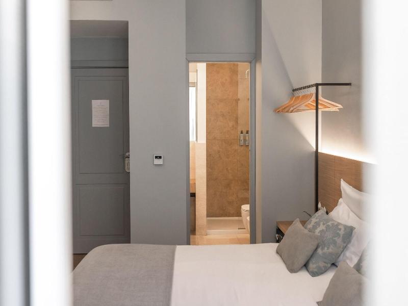 Archã¨ Design Rooms And Suites image