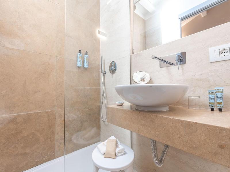 Archã¨ Design Rooms And Suites image