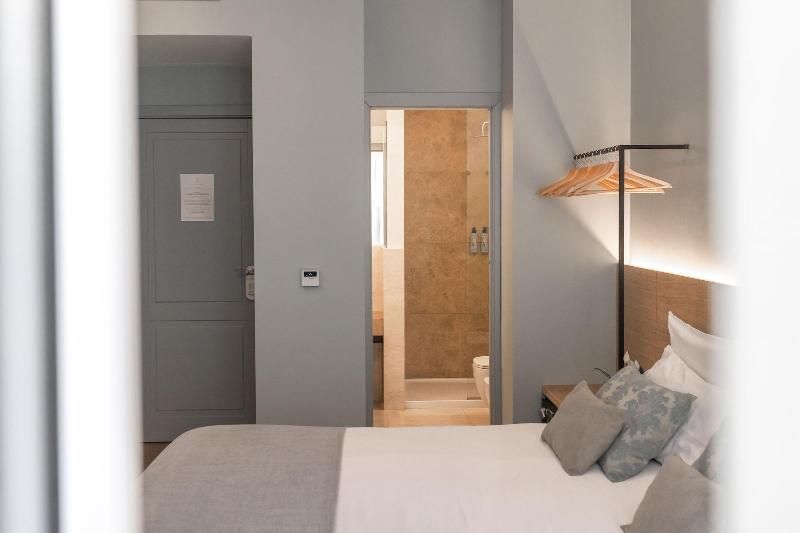 Archã¨ Design Rooms And Suites image