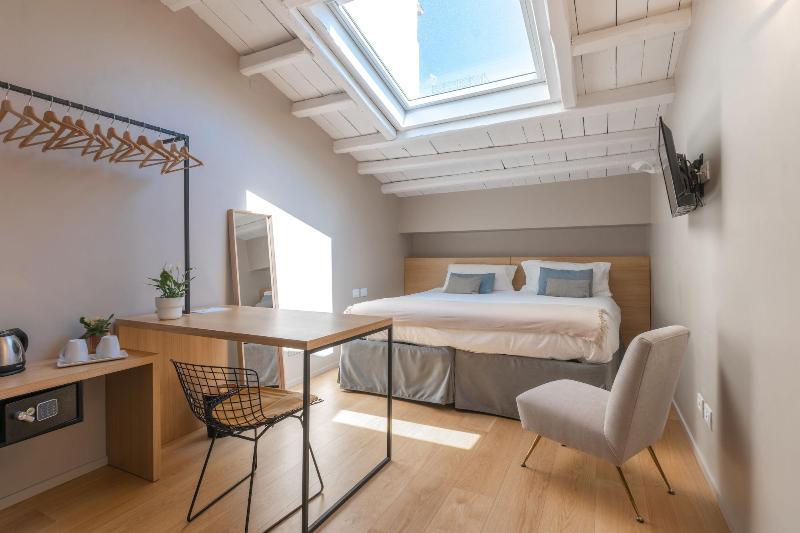 Archã¨ Design Rooms And Suites image