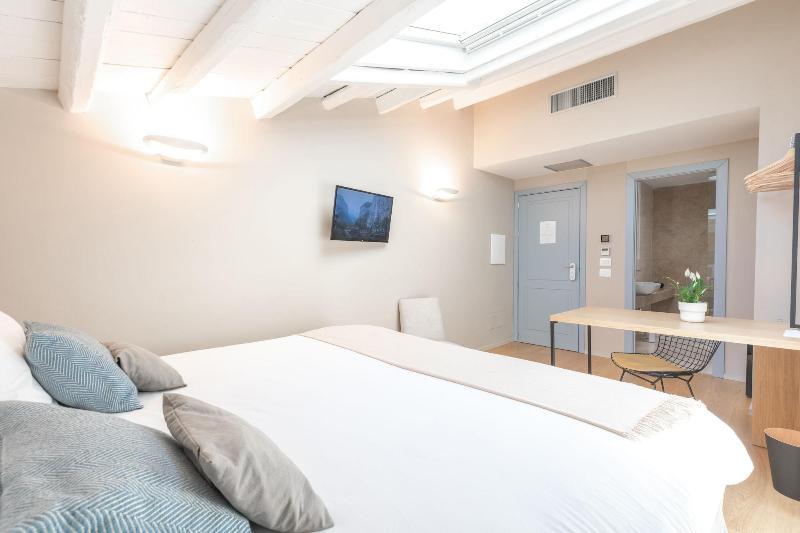 Archã¨ Design Rooms And Suites image