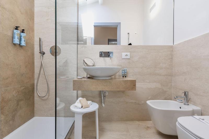 Archã¨ Design Rooms And Suites image