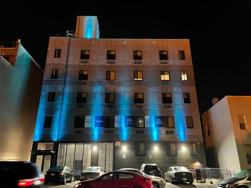 King Hotel Brooklyn Sunset Park image