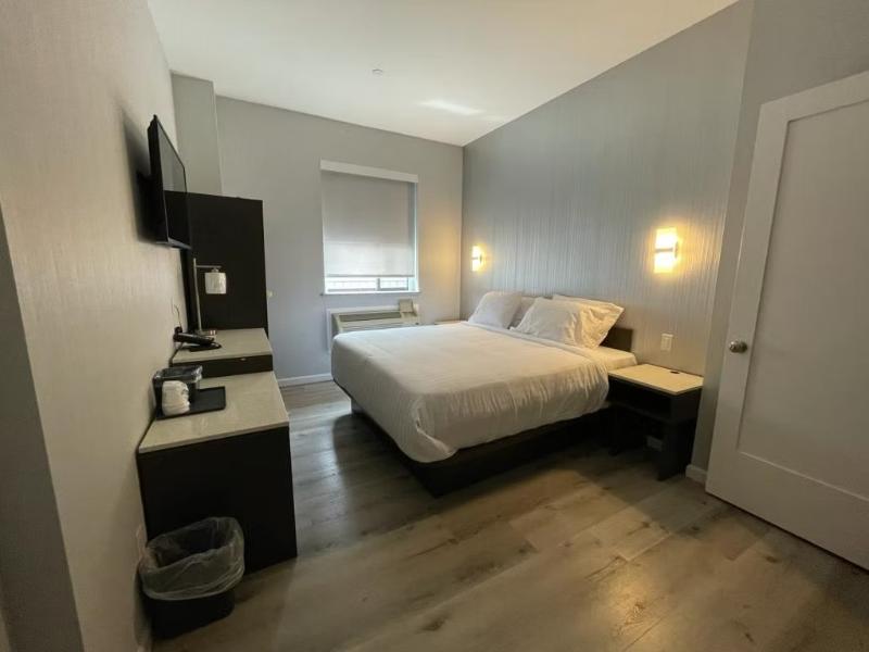 King Hotel Brooklyn Sunset Park image