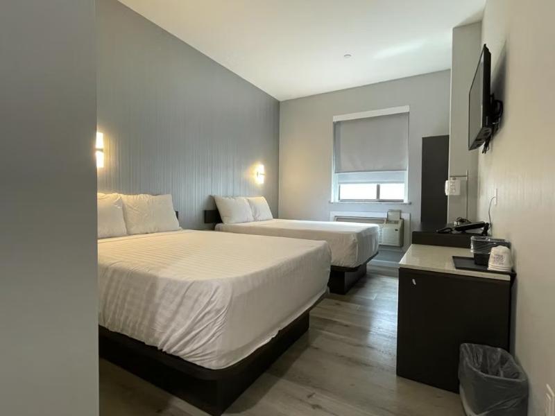 King Hotel Brooklyn Sunset Park image