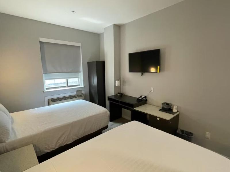 King Hotel Brooklyn Sunset Park image
