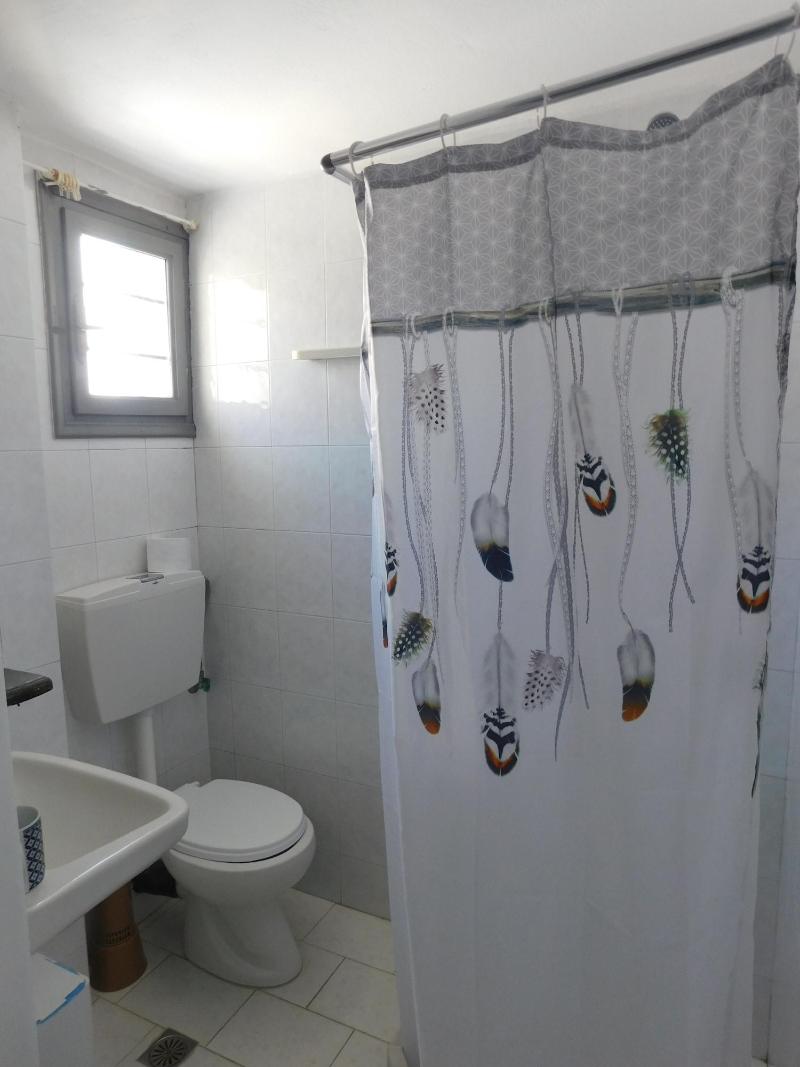 Perissa Art Villa - Kitchen & Washing Machine gallery photo 13