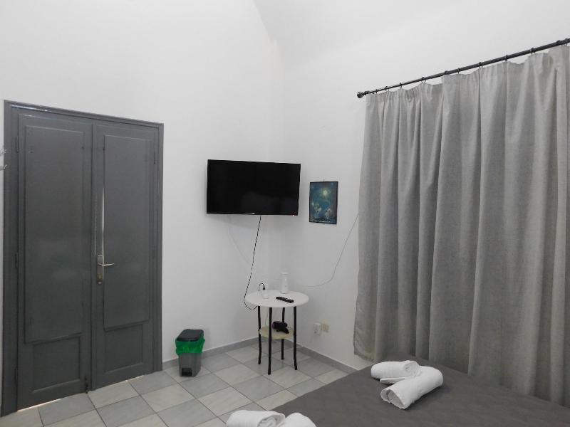 Perissa Art Villa - Kitchen & Washing Machine gallery photo 17