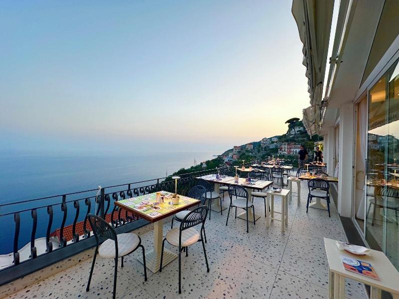 Albergo Dipinto Bacco Furore image