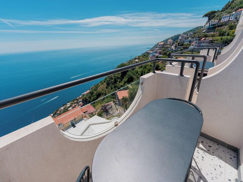 Albergo Dipinto Bacco Furore image