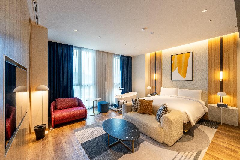 room detail thumbnail 1