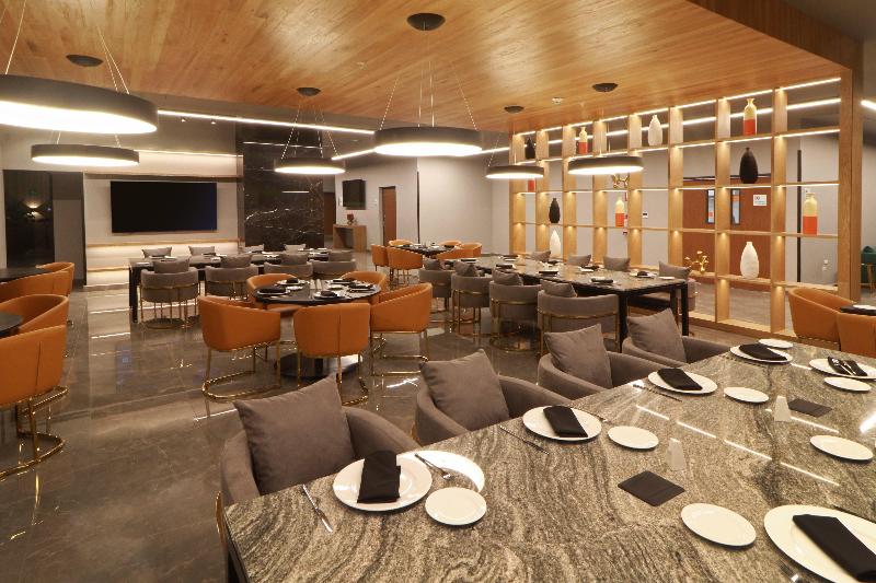 Holiday Inn Hotel And Suites Mexico Felipe Angeles image