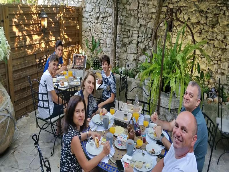Maison Carles Bnb image