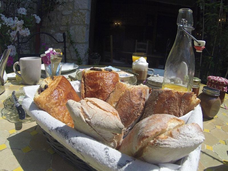 Maison Carles Bnb image
