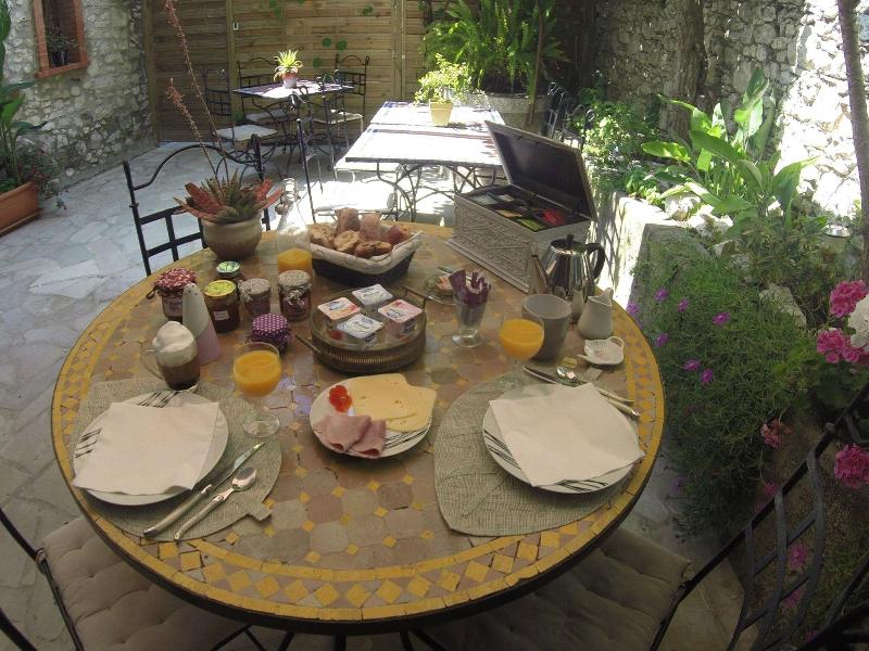 Maison Carles Bnb image