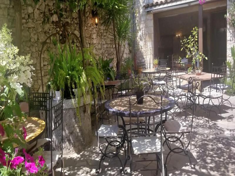 Maison Carles Bnb image