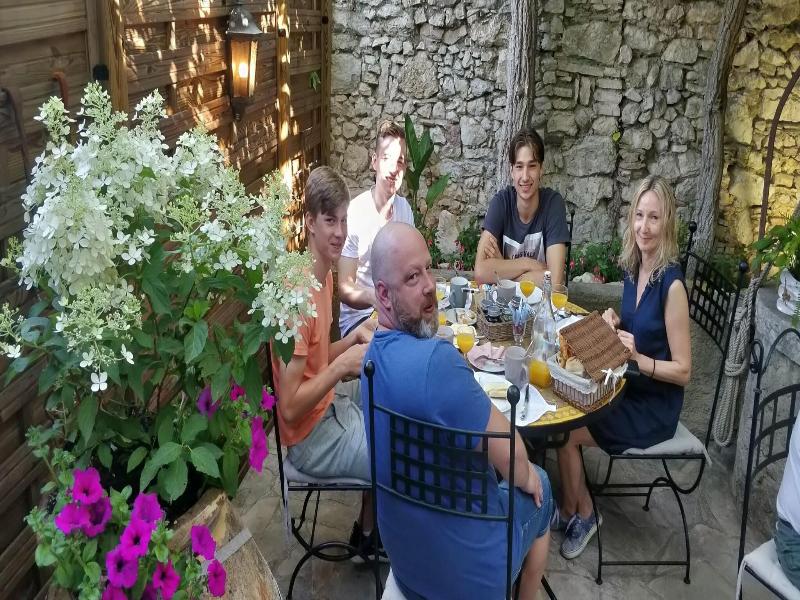 Maison Carles Bnb image