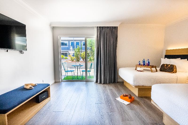 The Live Hotel image
