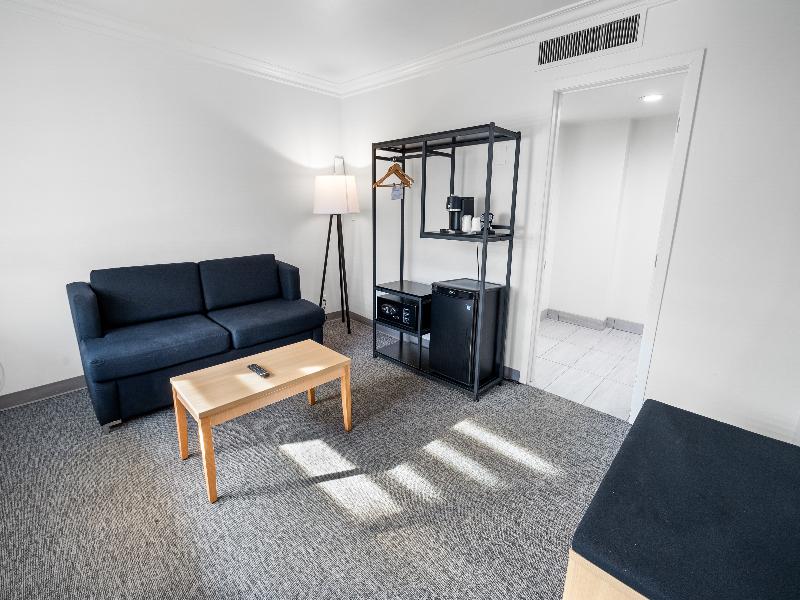The Live Hotel image