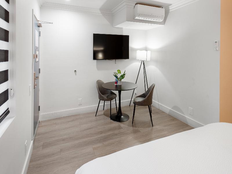 The Live Hotel image