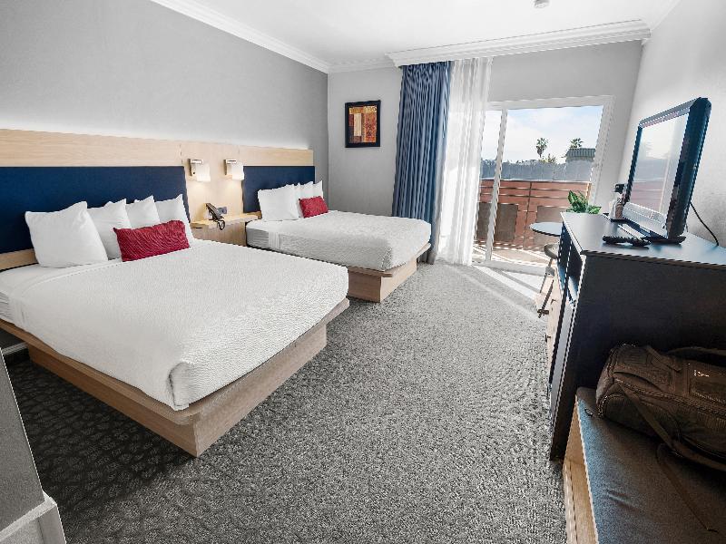 The Live Hotel image