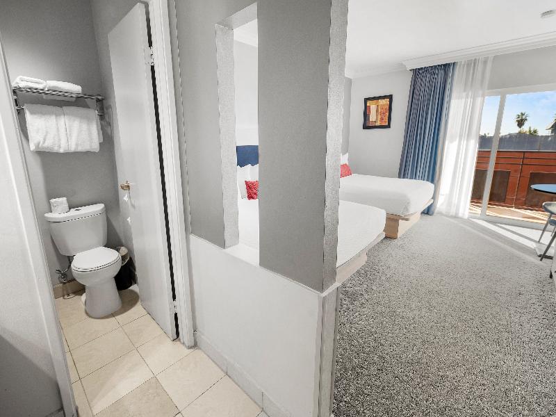 The Live Hotel image