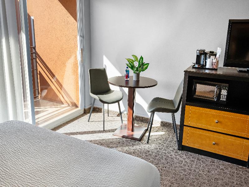 The Live Hotel image